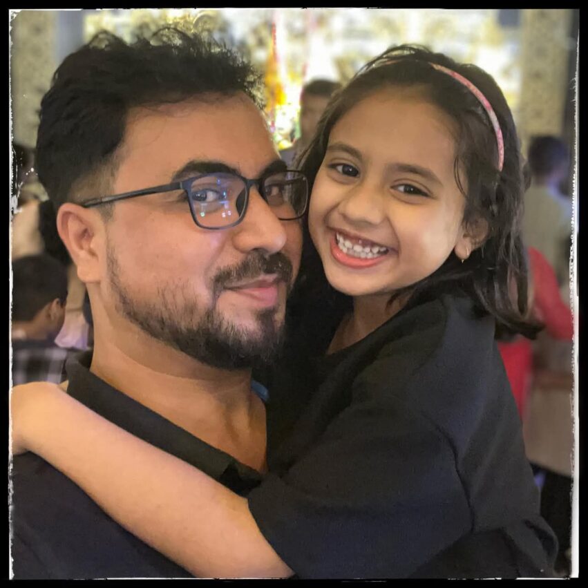 সাধারণ দৃশ্যে এই যে কোটি টাকার সুখ, একেই তো পিতৃত্ব বলে